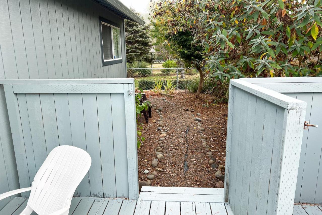Villa Coastal Calm Lincoln City Exterior foto